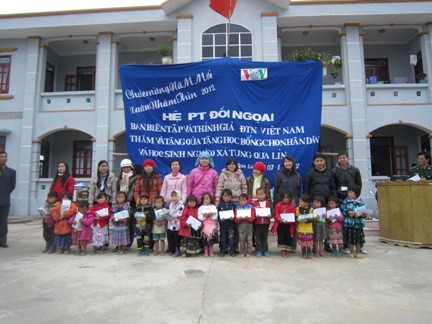 VOV5 presents New Year gifts to the poor in Lai Chau province - ảnh 2